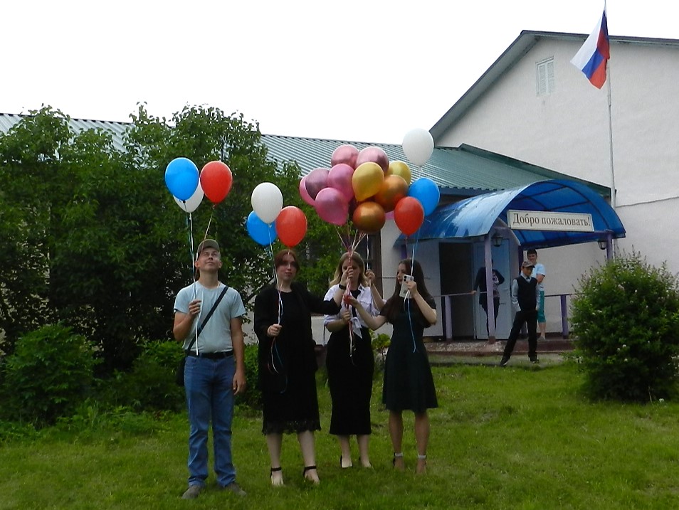 Торжественное вручение аттестатов.