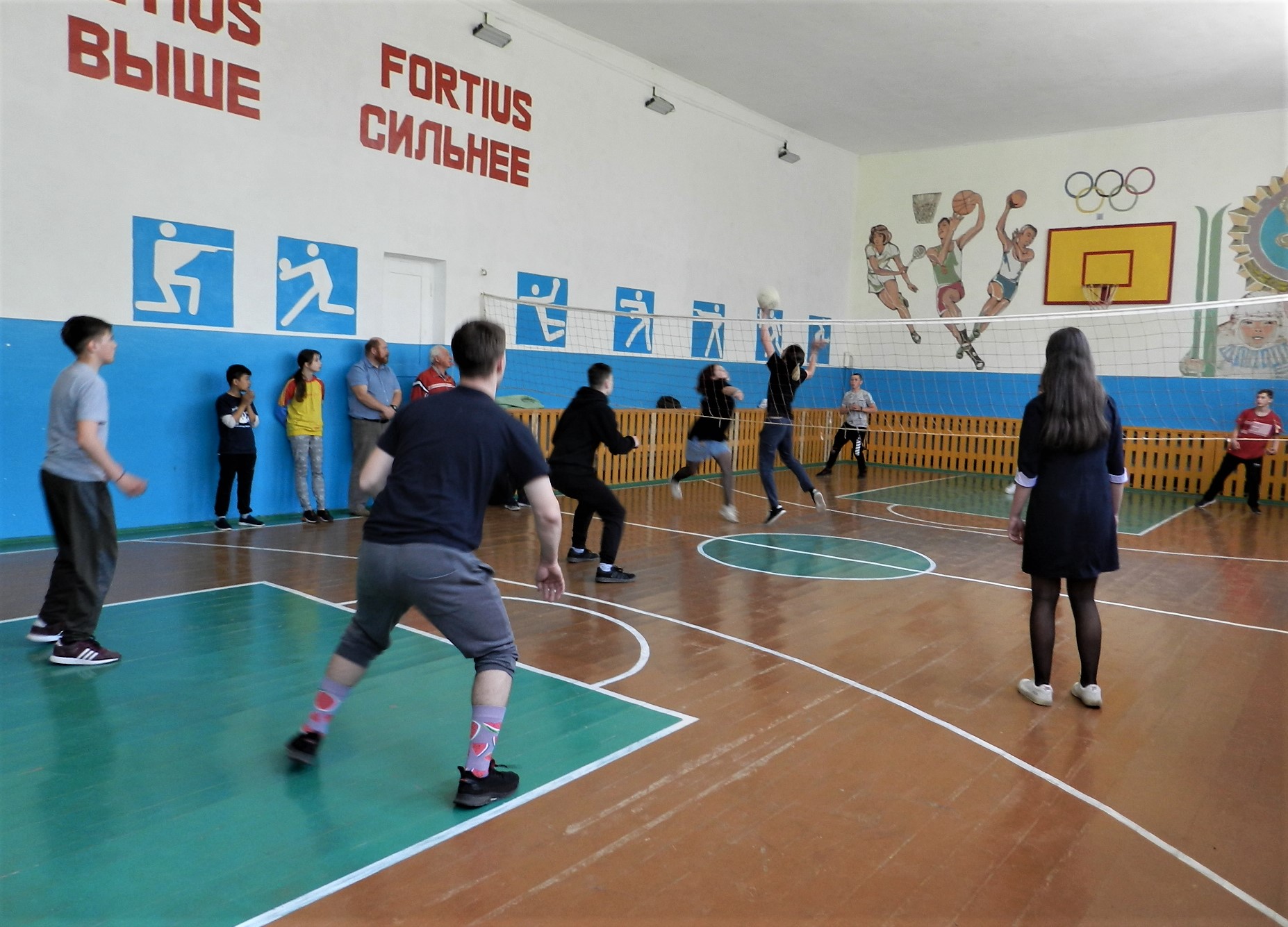 Товарищеский матч по волейболу.